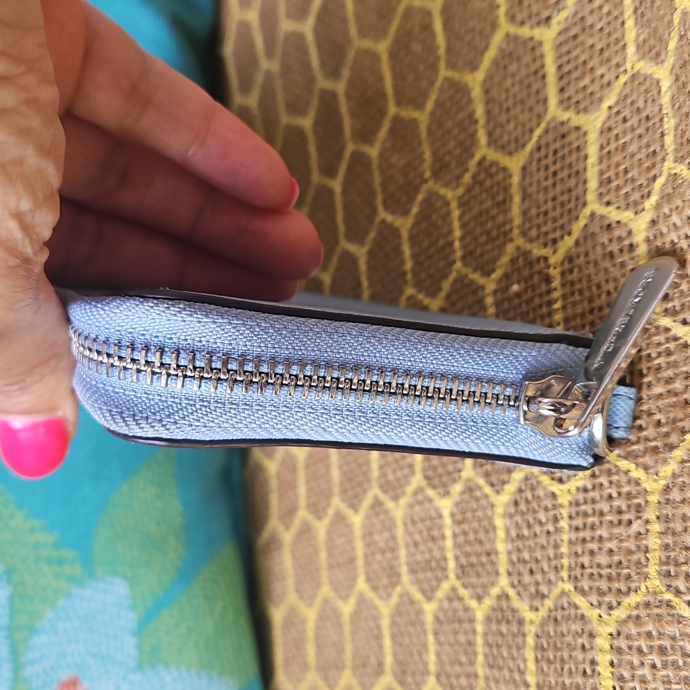 Michael Kors Pale Blue Jet Set Wallet - Picture 4 of 7